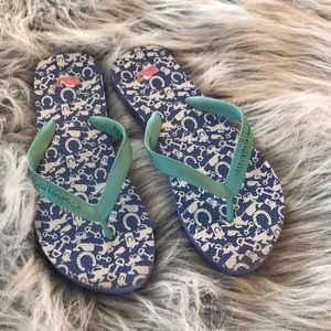 Vineyard vines flip flops